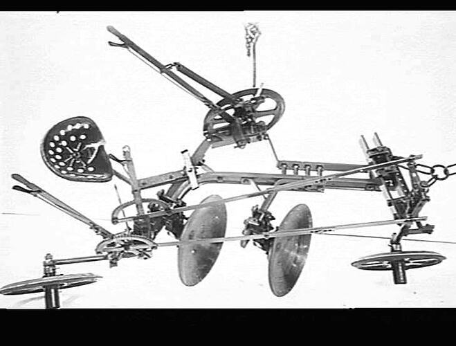 SUNNIE DISC PLOUGH (EXP.). JUNE 1932