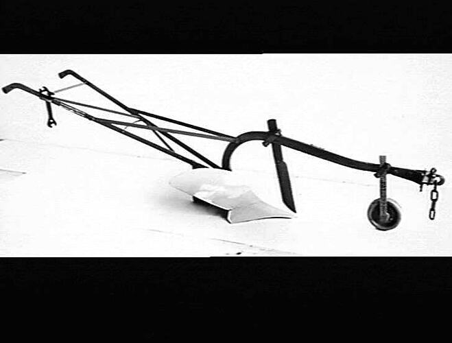 12 INCH SUNCRESCENT PLOUGH. NOV 1947