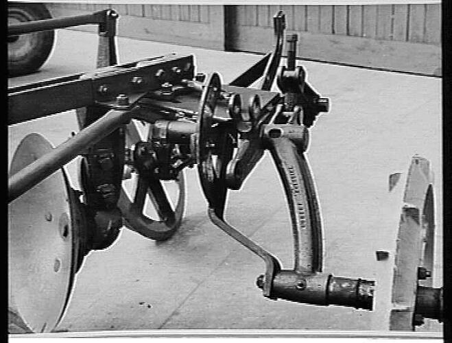 `SUNNIE' OVERBEAM W/- HYDRAULIC FITTINGS: APRIL 1955