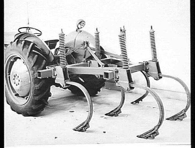 MOUNTED HEAVY DUTY TILLER CAT 1: DEC 1956