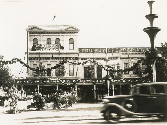 Photograph - Shopfront, Harry Davis & Co., Ballarat, 1938