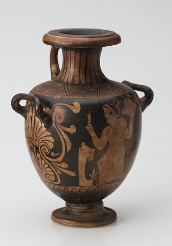 Pottery, Italy, end of 4th century BCE