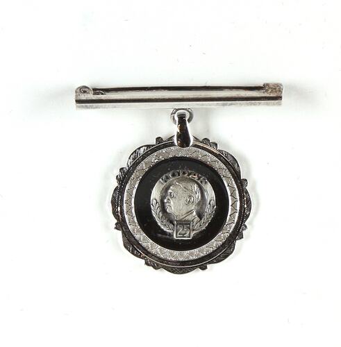Bar pin with circular cameo medallion.