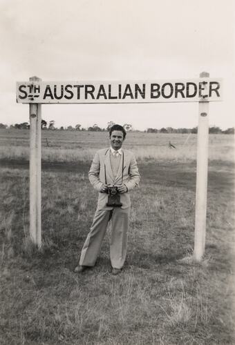 Jan Aziz at the border