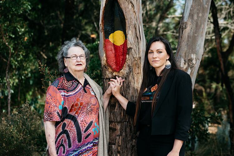 Aunty Jennine Armistead and Taneisha Webster with Scar Tree at Willum Warrain