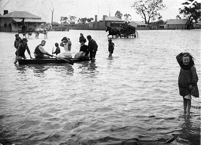 [Korong Vale, near Coleraine, 1910s.]