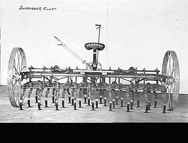 `SUNDIGGER' CULTIVATOR