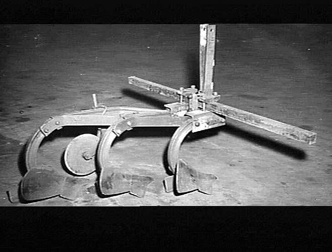 CONVERTED 3 FUR. `SUNBIRD' ATTACHED TO TOOLBAR FOR 3 POINT LINKAGE: AUG 1953