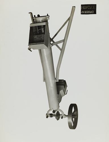 Photograph - Schumacher Mill Furnishing Works, Extracting Machine, Port Melbourne, Victoria, 1938