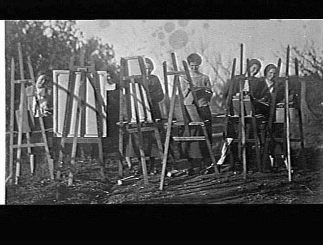 MERRIGUM - LILIAN PITTS PAINTING CLASS - WOMEN WITH EASELS