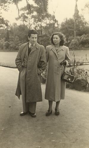 Giovanni & Maria D'Aprano, Botanical Gardens, Melbourne, 1949