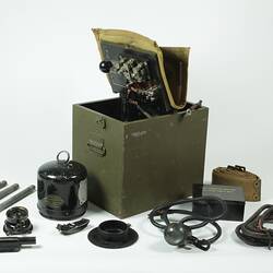 Morse signalling lamp and its parts