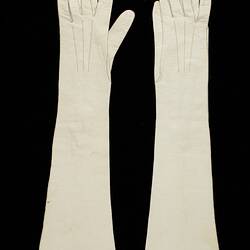Long cream leather gloves.