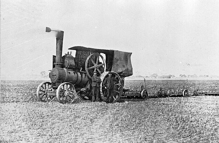 [A steam traction engine pulling three ploughs, Werribee, 1910.]