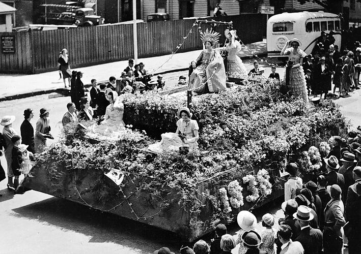 [A decorated float belonging to Hawker Brothers at the Geelong Centenary Parade, 1938.]