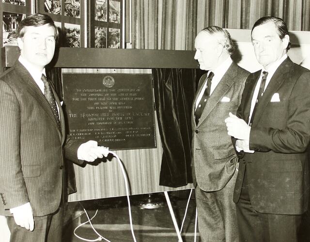 Photograph - Unveiling of the Plaque Commemorating the Centenary of the First Opening of the Great Hall, Exhibition Building, 14 August 1980