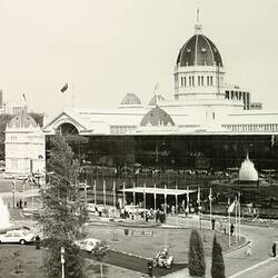 Photograph - Commonwealth Heads of Government Meeting, Arrival of Delegates, Centennial Hall, Royal Exhibition Building, Melbourne, 30 Sep-7 Oct 1981